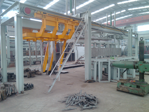 加氣混凝土設(shè)備之切割機(jī)現(xiàn)場制作